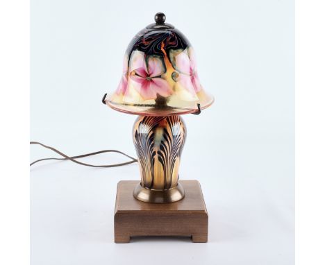 Daniel Lotton (American, 20th/21st c.) for Lotton Art Glass, United States. Art glass boudoir lamp decorated with floral and 