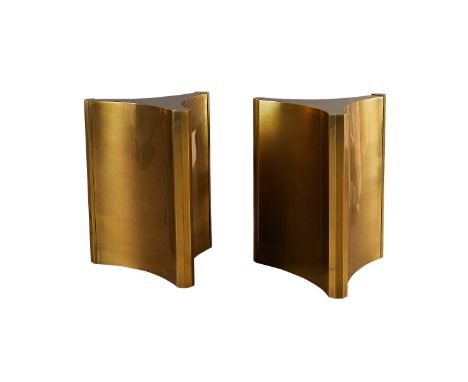 Mastercraft, United States. Pair of brass trilobi or triedri dining table bases. Each of a triangular lobed form and hollow a