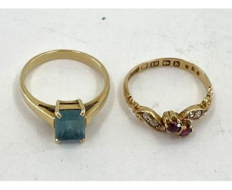 A 15ct gold single stone emerald ring and an 18ct gold ruby and old cut diamond ring, 5.97g 