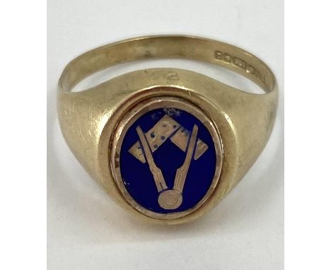 A 9ct gold masonic signet ring with flip top panel revealing blue enamel compass and set square 3.8g size Q 