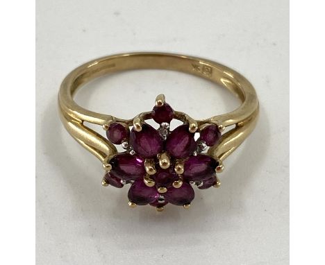 A 9ct gold garnet set flower ring, 3.27g, size R 