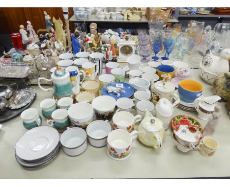 A SELECTION OF TEA WARES TO INCLUDE; TEAPOTS, CUPS AND SAUCERS ETC... 