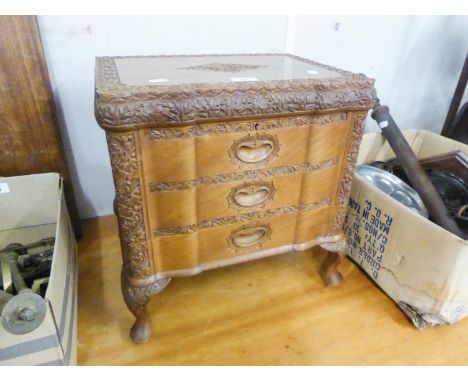 A POST-WAR INDIAN CARVED WOODEN SMALL CHEST FOR NEEDLEWORK, WITH BASAL DRAWER 