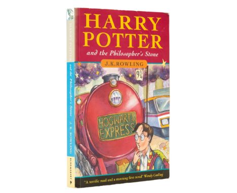 Rowling (J.K.) Harry Potter and the Philosopher's Stone, first paperback edition, with "Joanne Rowling", no space between "Ta