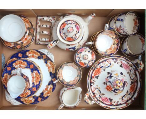 Mason's Ironstone Mandalay pattern part tea and dinnerservice, comprising 8 plates, D. 14.8 cm, 7 cups, 8 saucers, teapot, su