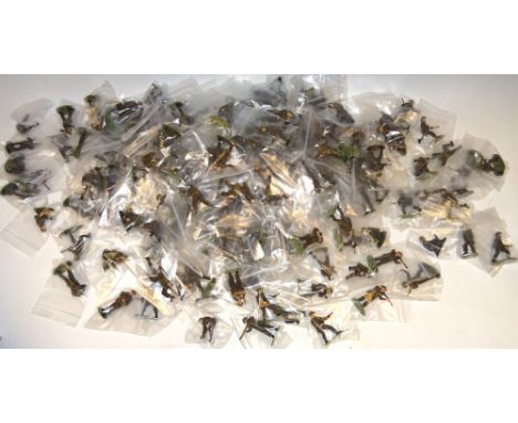 Airfix 1/32 scale British Infantry painted LOW GRADE (G, some rifles damaged) (178 approx.)