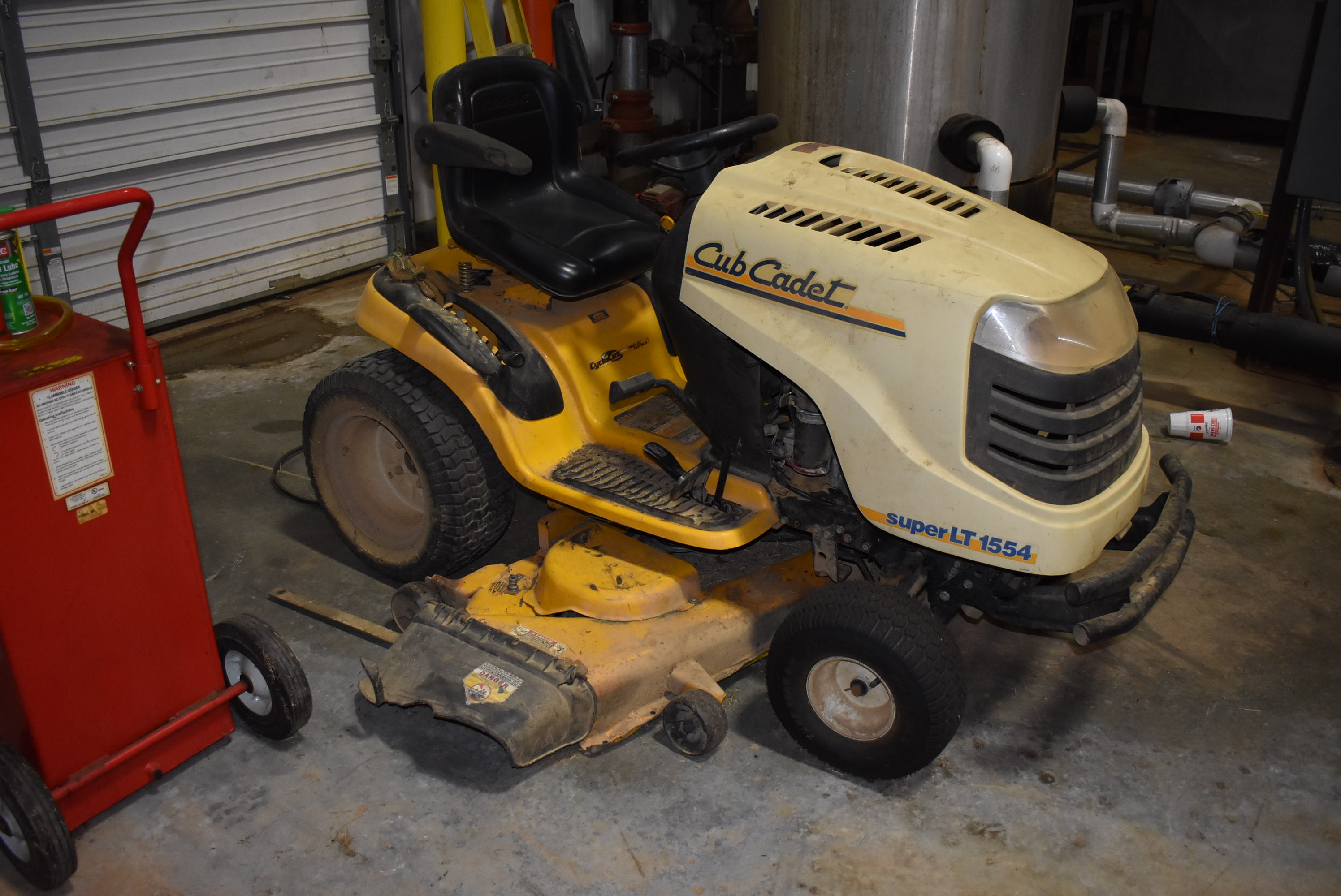 Cub Cadet Series 1500 Model Super LT 1554 Riding Lawn
