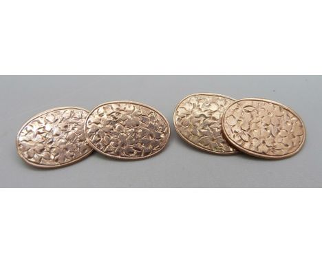 A pair of 9ct gold cufflinks with engraved floral design, 6.5g 