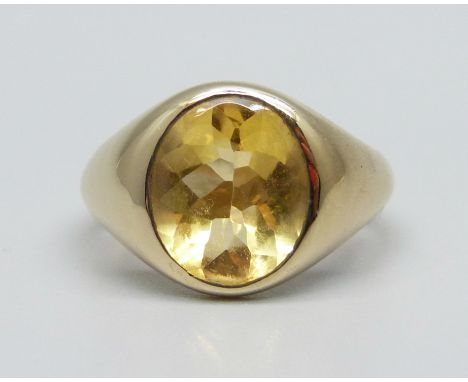 A gentleman's 9ct gold and citrine ring, 7g, K, (possibly replacement stone, point of stone protrudes into the shank) 