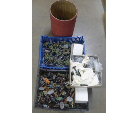 A mixed lot of military model soldiers **PLEASE NOTE THIS LOT IS NOT ELIGIBLE FOR POSTING AND PACKING** 