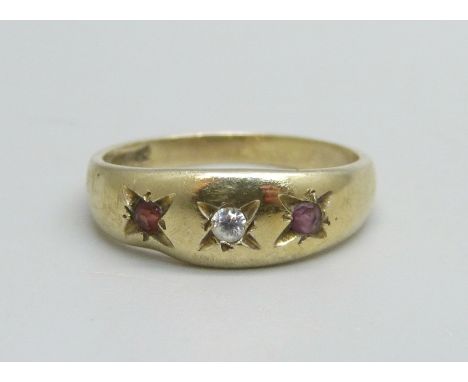 A 9ct gold ring set with two garnets and a white stone, 1.7g, J/K 