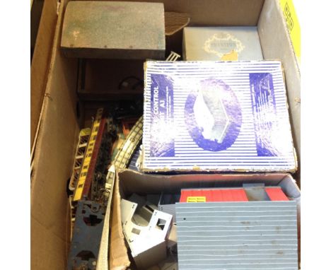 BOX OF MODEL RAILWAY ITEMS