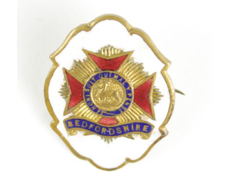 Bedfordshire Regt. white faced enamel &amp; brass sweetheart badge 