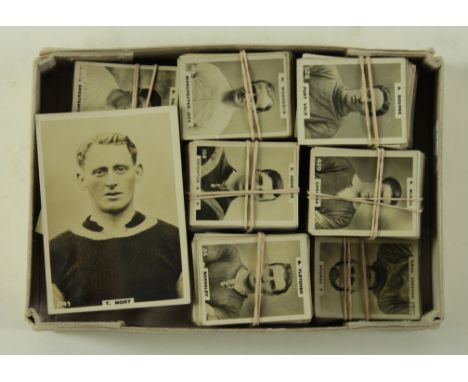 Footballers, Phillips K size (Pinnace) 631 cards numbered between 1 &amp; 940, 65 over 940 &amp; 1 L size card, all with unso