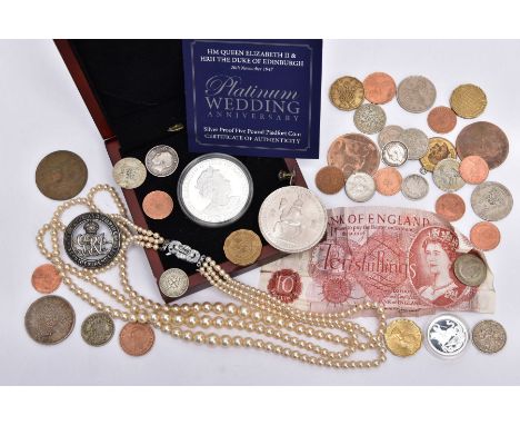 A BAG OF ASSORTED COINAGE AND IMITATION PEARL STRAND NECKLACE, to include a boxed Queen Elizabeth II, platinum wedding annive