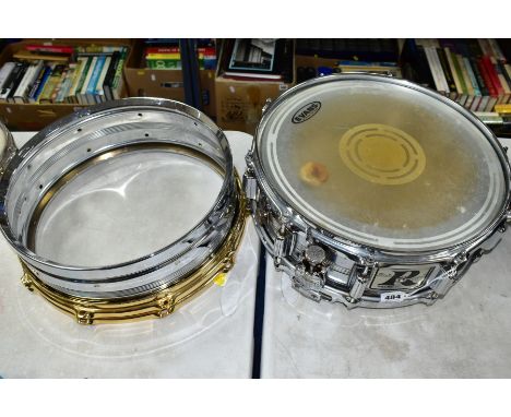 A VINTAGE ROGERS DYNASONIC 14 INCH X 5 INCH CHROMED SNARE DRUM, serial No. D07372 and a Rogers chromed snare shell and gold p
