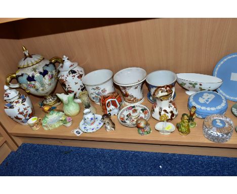 A GROUP OF LATE 19TH AND 20TH CENTURY CERAMICS, including modern giftware by Herend, Wedgwood, Royal Crown Derby, Spode, Maso