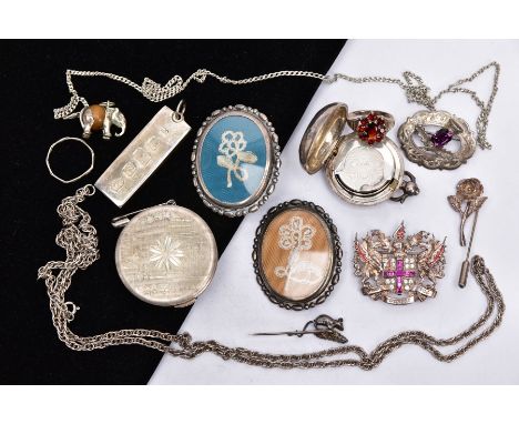 A BAG OF ASSORTED JEWELLERY, to include a silver ingot pendant, hallmarked London 1977, a silver sovereign case of a plain po