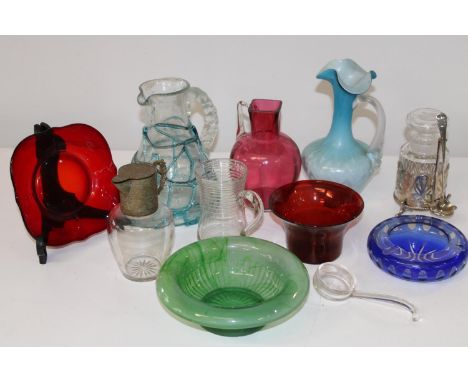A job lot of assorted vintage glass ware 