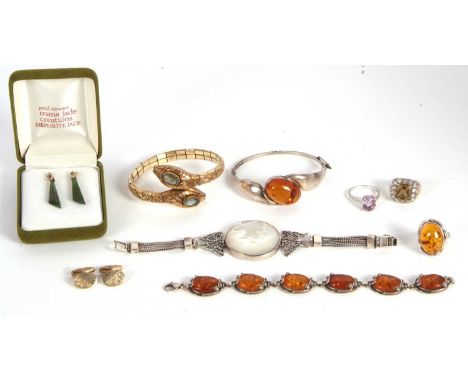 A mixed lot of jewellery to include a pair of 9ct cufflinks, stamped 375 with Birmingham assay mark, 3.5g, together with an a