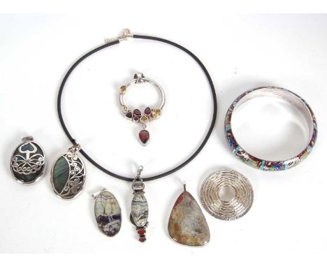 A quantity of silver and gemset jewellery, to include a garnet and citrine pendant, two labradorite pendants, three other gem