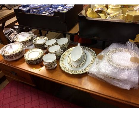 Royal Worcester 'Windsor's' dinner service