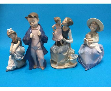 Four Nao figures