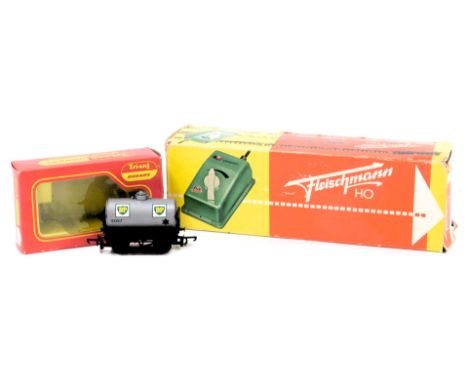 A Fleischmann HO gauge transformer, type 710, boxed, together with a Hornby Triang OO gauge tank wagon R12, boxed. (2)