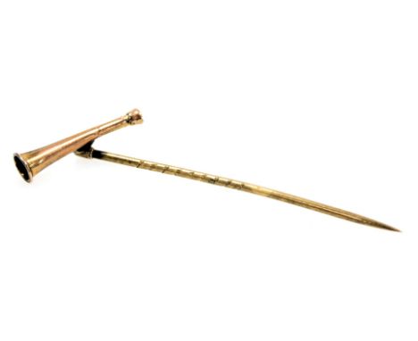A hunting horn tiepin, yellow metal, stamped 9ct, 0.9g.