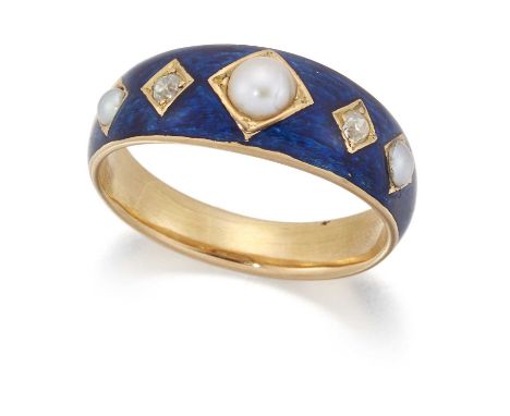 AN EARLY TO MID-19TH CENTURY ENAMEL, PEARL AND DIAMOND MOURNING RING three star-set graduated split pearls spaced by old-cut 