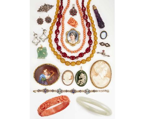 A GROUP OF JEWELLERY including A CORAL BEAD NECKLACE; A CORAL BROOCH; A MICRO MOSAIC BRACELET; CAMEO AND ENAMEL BROOCHES in g