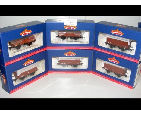Boxed Bachmann Wagons, including Ventilated Van 38-381
