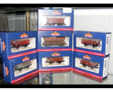 Seven boxed Bachmann Wagons, including 38-005A 