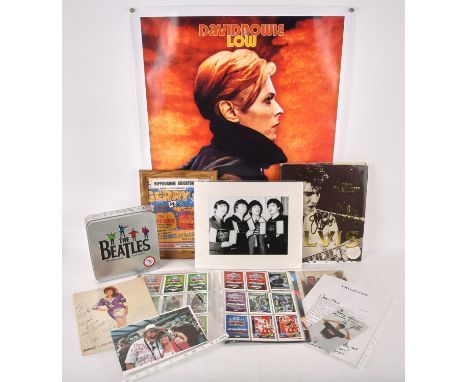 Music related and others.- The Beatles, Igloo Books, 2016, (tin box-set) includes 224 page book and four vinyl record coaster