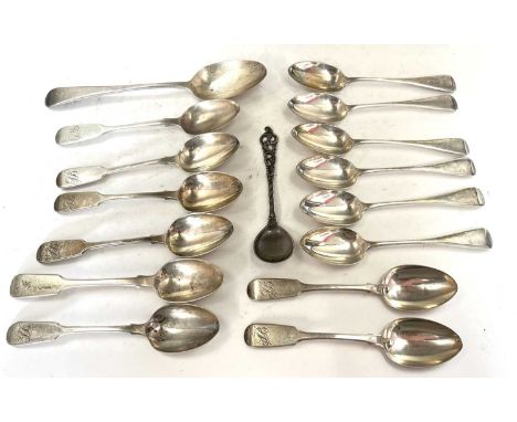 Mixed lot to include a set of six Victorian Old English pattern teaspoons, London 1886, makers mark John Alwinkle and Thomas 