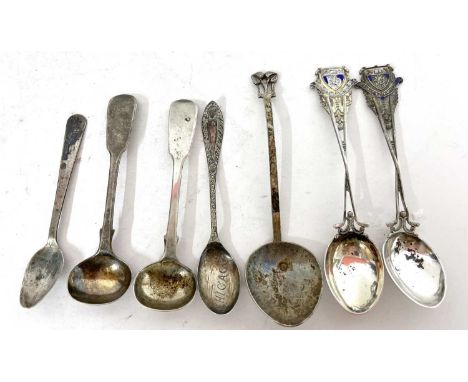 Mixed lot to include an Art Nouveau silver preserve spoon, Birmingham 1910, makers mark for Albert Edward Jones, a pair of Vi
