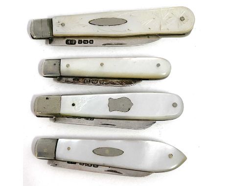 Group of four silver bladed and mother of pearl handled folding fruit knives, three with plain cartouches to the handles, var