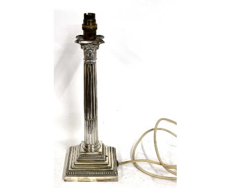 Walker &amp; Hall silver plated Corinthian column table lamp, 32cm tall