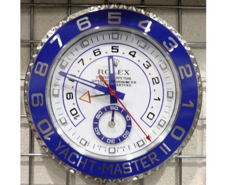 Dealers wall clock with sweeping second hand, D: 34 cm, working at lotting. P&amp;P Group 3 (£25+VAT for the first lot and £5