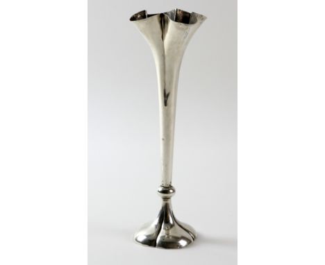 Large Henry Wilkinson & Co silver posy vase, London 1904