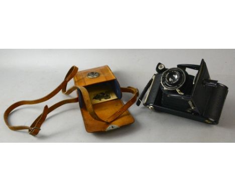 A Voigtländer Bessa  Rangefinder Camera with Voigtar 1:63 F= 10.5 cm,lens,  in original leather case with instructions