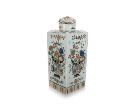 CHINESE KANGXI STYLE FAMILLE VERTE LIDDED VASE, LATE 19TH/EARLY 20TH CENTURY of square form, painted with basket of flowers a