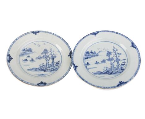 FINE PAIR OF 18TH CENTURY CHINESE BLUE AND WHITE PLATES, QIANLONG (1736 - 1795) each decorated with a seascape, depicting fis