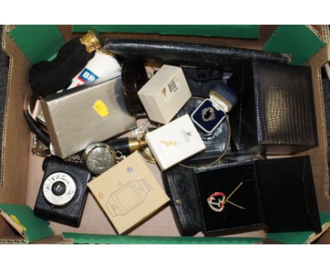 A BOX OF ASSORTED COLLECTABLES AND COSTUME JEWELLERY ETC. TO INCLUDE A SILVER DRESS RING, POCKET WATCH ETC. 