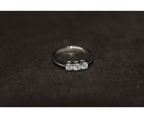 AN 18ct WHITE GOLD DIAMOND TRILOGY RING, RBC diamonds 0.50ct