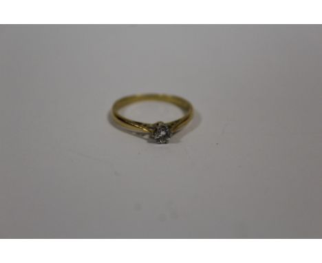 AN 18CT GOLD DIAMOND SOLITAIRE RING 