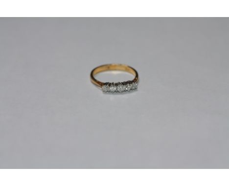 AN 18ct YELLOW GOLD FIVE STONE DIAMOND RING, RBC diamonds 0.50ct, Ring size O