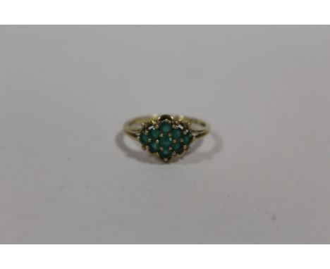 A 9K GOLD DRESS RING SET WITH GREEN STONES SIZE - Q APPROX WEIGHT - 2.3G 