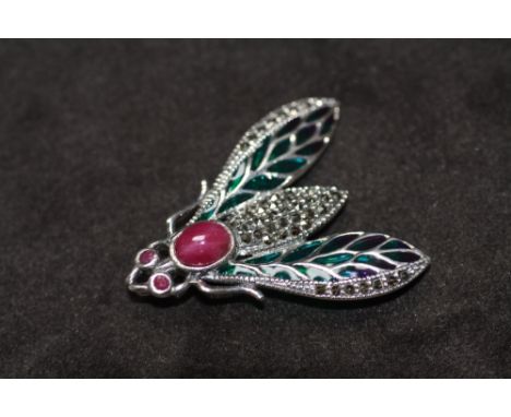 A LARGE SILVER PLIQUE A JOUR FLY BROOCH / PENDANT, set with cabochon ruby, ruby eyes and marcasites