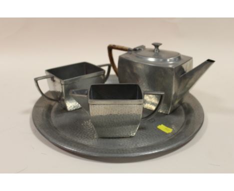 AN ART DECO HAMMERED FINISH PEWTER THREE PIECE TEA SERVICE ON TRAY, BY ARGENT